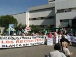 Marea Blanca prosigue en el Hospital Macarena con sus movilizaciones contra el "colapso" en urgencias