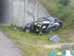 Un muerto y un herido grave al salirse con su coche de la vía en la A67, en Arenas de Iguña