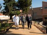 El alcalde de Cartagena se compromete a llevar al pleno las necesidades del Hospital de Caridad