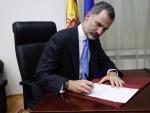 El Rey firma en Astaná el Real Decreto de concesión a Ignacio Echeverría de la Gran Cruz del Mérito Civil