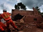 Aumentan a 617 los fallecidos en el terremoto de 7,1 grados de China