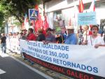 Jubilados entregan más de 14.000 firmas en el Parlamento gallego contra los recortes de pensiones