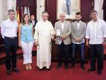 El Ayuntamiento entrega la Medalla de Oro de Cádiz a la Virgen del Rosario, patrona de la ciudad