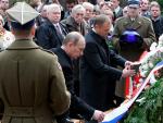 Putin culpa al estalinismo y exonera al pueblo ruso en la matanza de Katyn