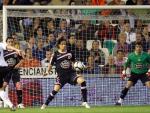 1-0. Un penalti marcado por Villa sostiene al Valencia en tercer puesto