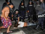 Al menos 3 muertos y unos 75 heridos por explosiones de granadas en Bangkok