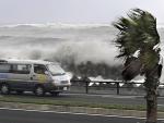El tifón 'Melor' toca tierra en la principal isla de Japón