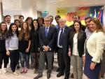 Sota y Jáuregui se reúnen con líderes juveniles cántabros en Bruselas