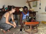 Una estudiante de la UJI trabaja en adaptar una máquina de coser para mujeres con discapacidad motora de Senegal