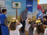 Felipe Reyes participa junto a mil niños en el evento lúdico y deportivo de Príncipe en la Plaza de Colón
