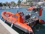 Una embarcación de Cruz Roja rescata a dos ocupantes de un velero francés varado junto a la Isla del Fraile