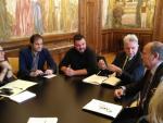 El Gobierno de Colau aborda la situación del CIE de la Zona Franca con dos expertos en Derechos Humanos