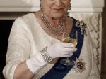 El 76% de los británicos quieren que la reina Isabel II muera con la corona puesta