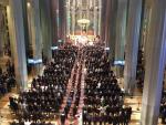 Familiares de 52 víctimas del avión estrellado asisten al funeral de la Sagrada Familia