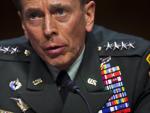 Petraeus cobrará 1 dólar en una universidad de N.York tras polémica por su sueldo
