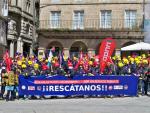 Más de 500 bomberos de toda Galicia protestan en Ourense contra la "atrocidad" de los parques privados