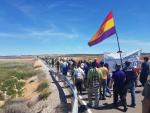 Unas 500 personas marchan a pie a Villar de Cañas (Cuenca) en contra de la instalación del silo en la localidad