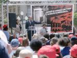 Alicante recuerda con estudiantes a los 300 muertos del bombardeo del Mercado Central en su 79 aniversario