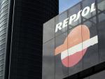 Vista del logotipo de la compañia petrolera Repsol, en su sede del Paseo de la Castellana en Madrid.