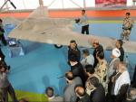 Los militares de Irán desvelan con orgullo su nuevo drone