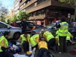 Muere un motorista de 30 años al chocar contra un vehículo en una calle céntrica de Madrid
