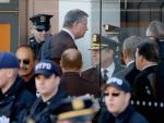 Los policías dan la espalda al alcalde de Nueva York en el funeral de su compañero