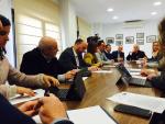 La cúpula del PSOE visita Isla Mayor para exponer su "batería de iniciativas" en defensa del cangrejo