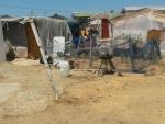 Cáritas atiende diariamente a los 60 habitantes del poblado de chabolas surgido en plena capital