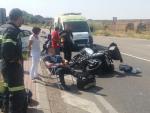 Dos ocupantes de una moto heridos en una colisión con un turismo, en la A-220 en Caspe