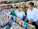La Feria del Libro Viejo se expande por Santander con conferencias, actividades y una proyección en el MAS