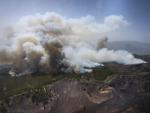Logran contener el fuego en la parte norte del incendio de La Palma