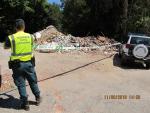Desarticulado en la comarca de O Salnés una trama dedicada al vertido ilegal de residuos peligrosos con dos detenidos