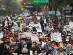 Al grito de "Fuera Peña" marchan en Ciudad de México padres de desaparecidos