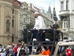 Investigan a un activista antimusulmán por simular una invasión de Estado Islámico en Praga