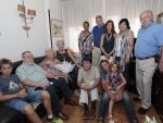 Asiron felicita en su casa a María Luisa Fernández Vidaurre quien ha cumplido 100 años