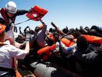 La Marina libia dice que realizó disparos de advertencia a un barco de MSF frente a sus costas