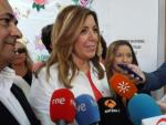 Susana Díaz anuncia contactos de PSOE-A con el resto de grupos para que hagan aportaciones "de verdad"