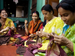 Mujeres tejiendo en La India