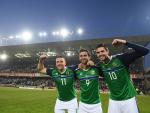 Will Grigg  y Daniel Lafferty, los goleadores en la lista de Irlanda del Norte para la Eurocopa