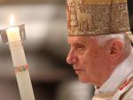 Benedicto XVI oficia la misa de Resurrección ante unas cien mil personas