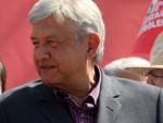López Obrador pide a Peña Nieto que forme un gobierno de transición
