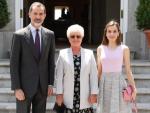 Los Reyes ofrecen un almuerzo a la madre del Rey Abdalá de Jordania, de visita privada en España
