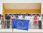 El Ayuntamiento de Torremolinos despliega una bandera de la UE para apoyar a los británicos