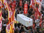 Cerca de 10.000 empleados del sector público piden la dimisión de Ruiz y el fin de los recortes