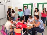Reyes visita uno de los nuevos colegios reconocidos como comunidad educativa