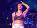 Rihanna se tatúa en apoyo de Chris Brown