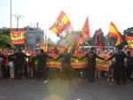 Ultraderechistas insultan a los asistentes de la conferencia de Puigdemont en Madrid