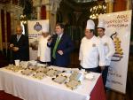 El alcalde de Bilbao recibe a los pasteleros de Bizkaia con motivo del 716 aniversario de la Villa