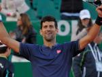 Djokovic despeja dudas ante Almagro en un exigente estreno en Madrid