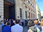La Comunidad de Madrid guarda un minuto de silencio por las víctimas de Orlando